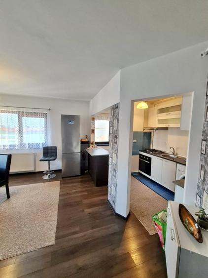 Apartament cu 3 camere semidecomandat, mobilat în Florești — fotografia 3