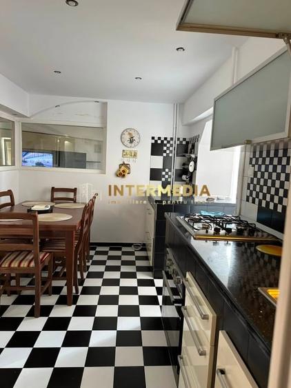 Apartament cu 4 camere decomandat, mobilat în Central