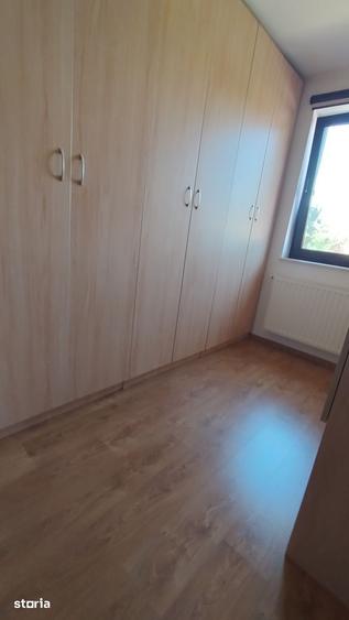 Casă cu 6 camere cu Teren 700 Mp în Vitan