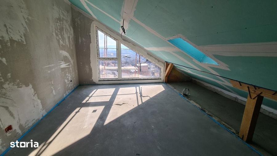 Casă cu 5 camere cu Teren 220 Mp în Dâmbul Rotund