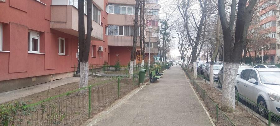 Apartament cu 3 camere semidecomandat, mobilat în Rahova