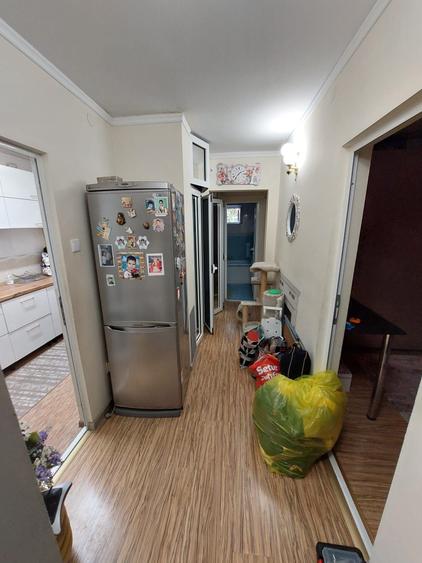 Apartament cu 3 camere decomandat în Est