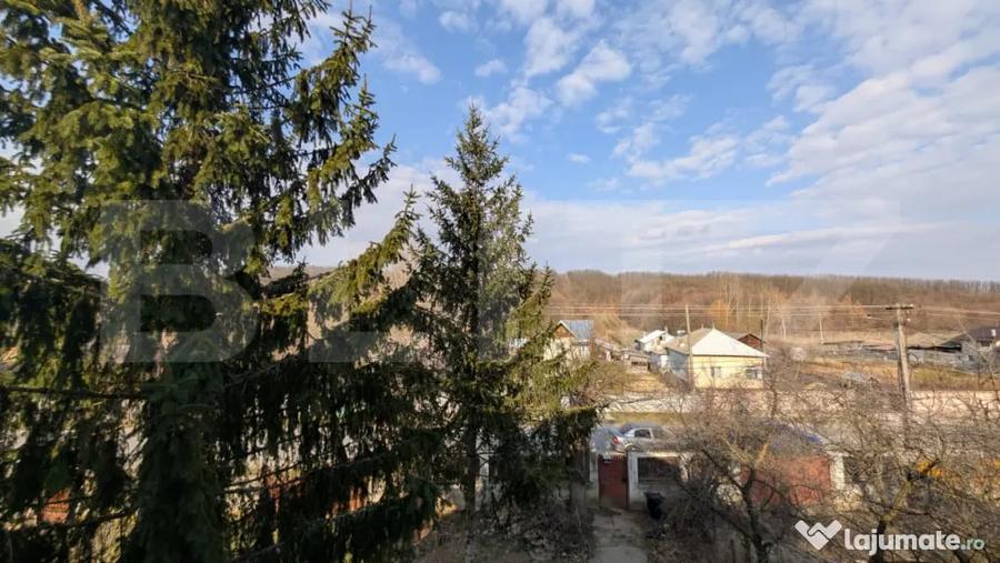 Casă cu 7 camere cu Teren 1656 Mp în Central