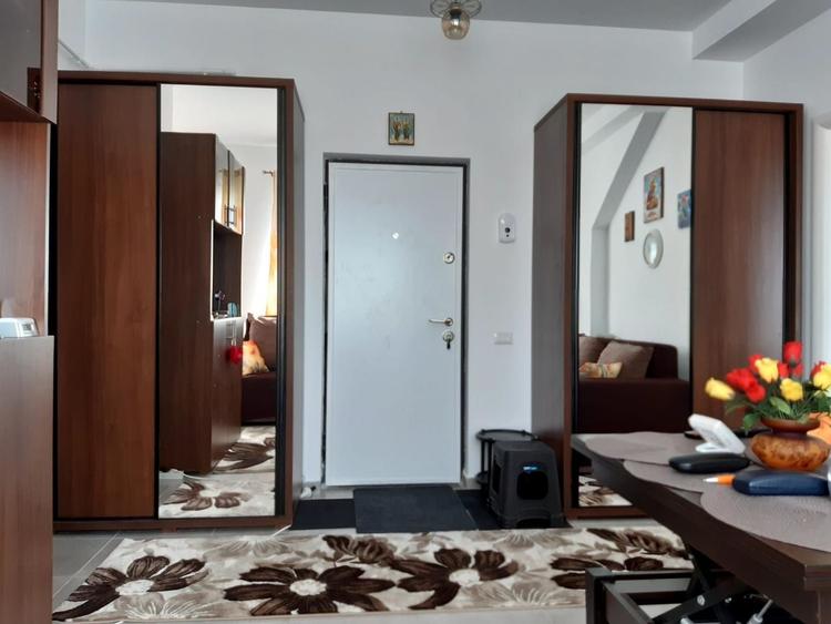 Apartament cu 2 camere semidecomandat, mobilat în Uverturii
