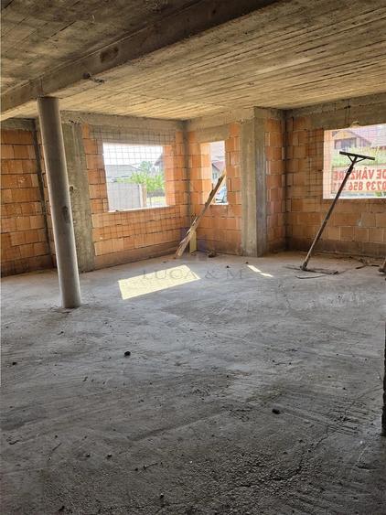 Casă cu 2 camere cu Teren 538 Mp în Est