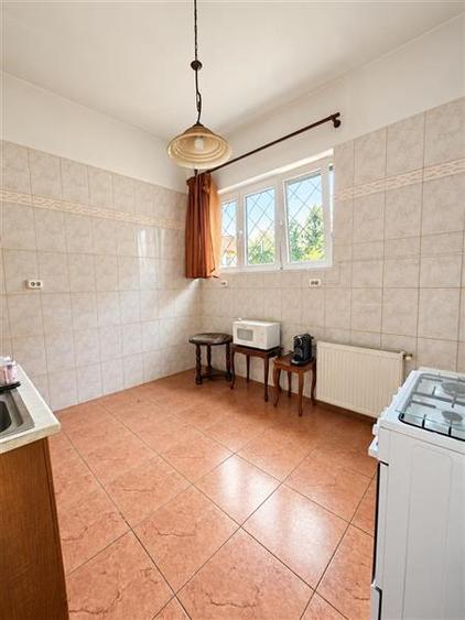 Casă individuală cu 8 camere cu Canalizare în Domenii