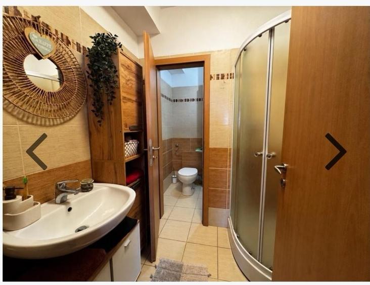 Apartament cu 3 camere semidecomandat în Dumbrăvița