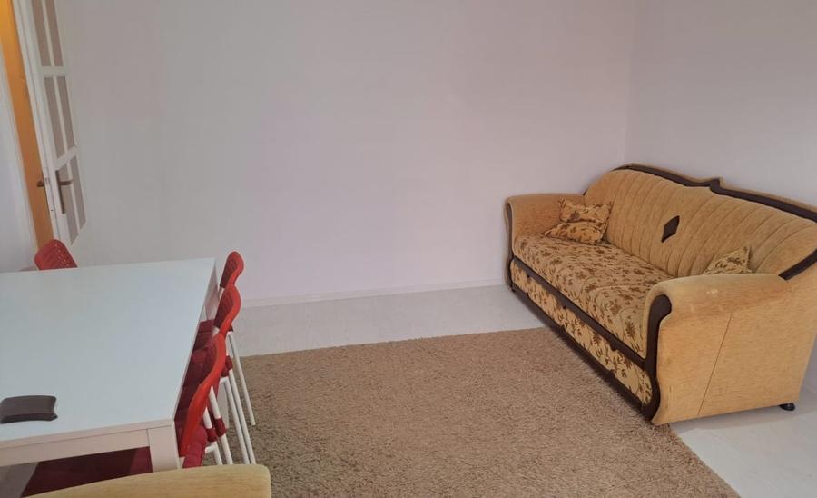 Apartament cu 2 camere semidecomandat, mobilat în Hotvon