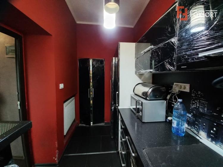 Apartament cu 3 camere semidecomandat, mobilat în Traian