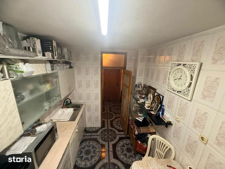 Apartament cu 3 camere semidecomandat, mobilat în Tei — fotografia 2