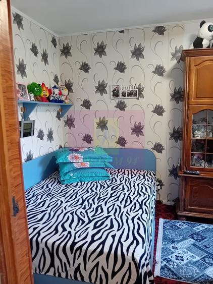 Apartament cu 3 camere semidecomandat în Vitan