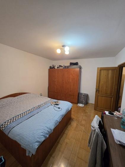 Apartament cu 3 camere decomandat în Titan