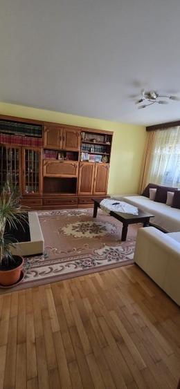 Apartament cu 3 camere decomandat, mobilat în Central