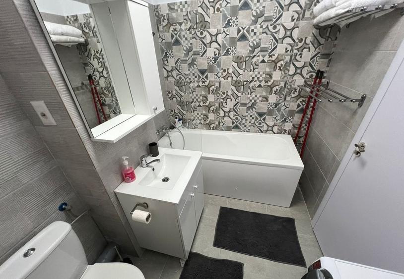 Apartament cu 2 camere decomandat în Titan