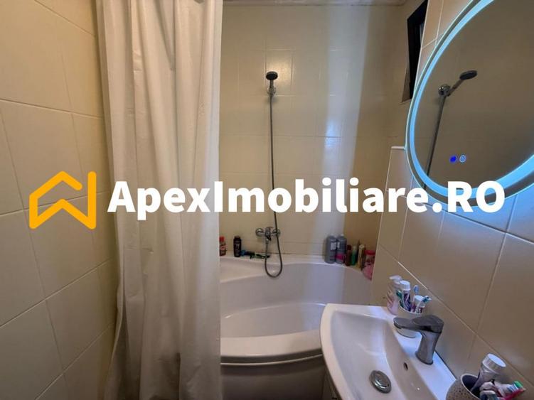 Apartament cu 3 camere decomandat în Titan