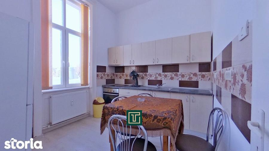 Apartament cu 2 camere semidecomandat, mobilat în Central