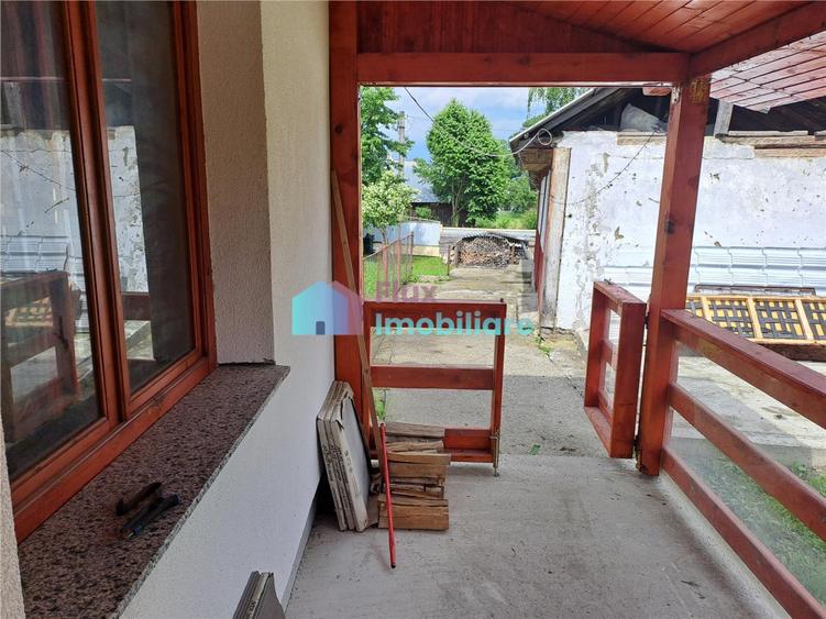 Casă cu 2 camere cu Teren 3743 Mp în Mălini