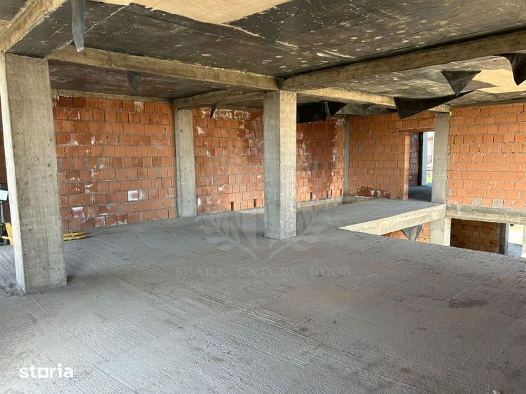 Casă cu 6 camere cu Teren 1600 Mp în Târgșoru Vechi