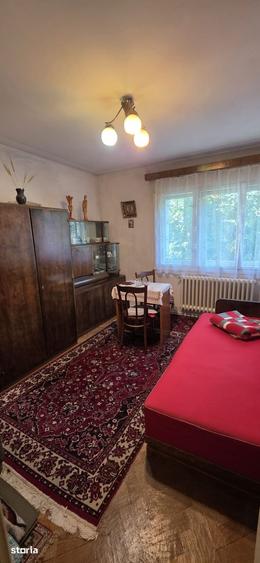 Apartament cu 4 camere semidecomandat în Podu Roș