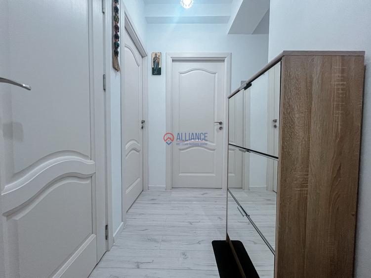 Apartament cu 3 camere decomandat în Palazu Mare