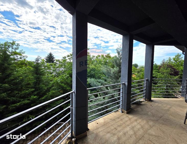 Casă cu 7 camere cu Teren 3200 Mp în Merei