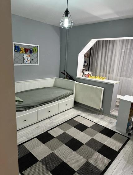 Apartament cu 3 camere decomandat în Aradului
