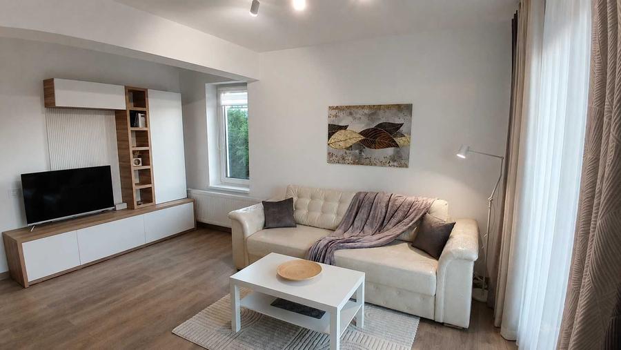 Apartament cu 2 camere decomandat în Central