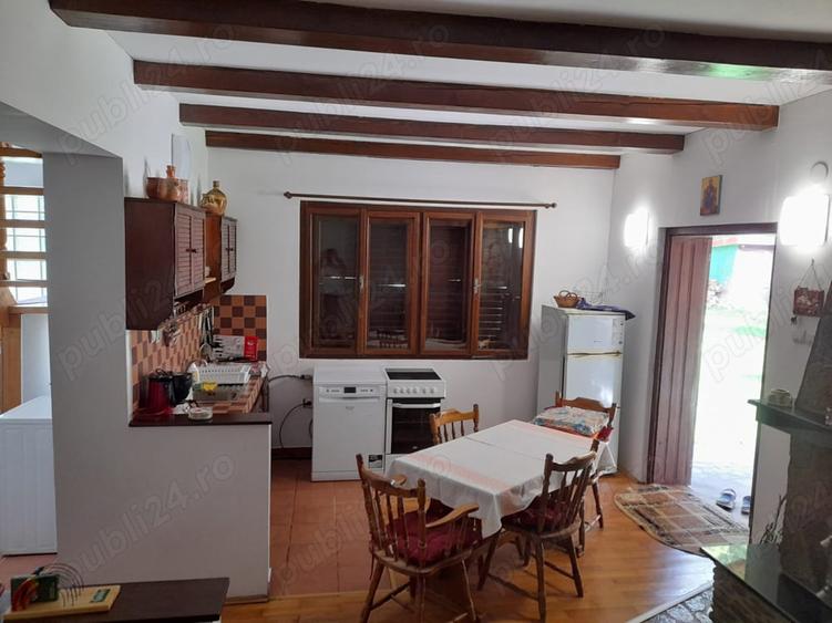 Casă cu 5 camere în Poiana