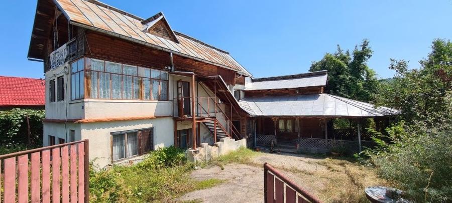 Casă cu 4 camere în Davidești