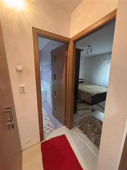 Apartament cu 3 camere decomandat în Calea București