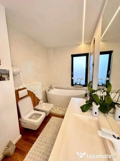 Apartament cu 7 camere semidecomandat în Bună Ziua