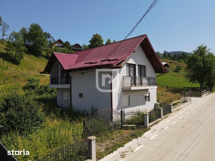 Casă cu 5 camere cu Teren 1330 Mp în Central