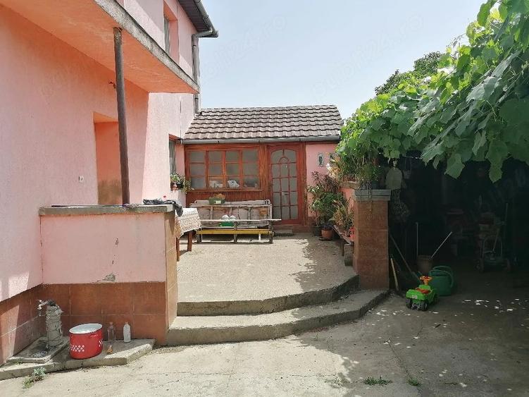 Casă cu Teren 641 Mp în Crișan