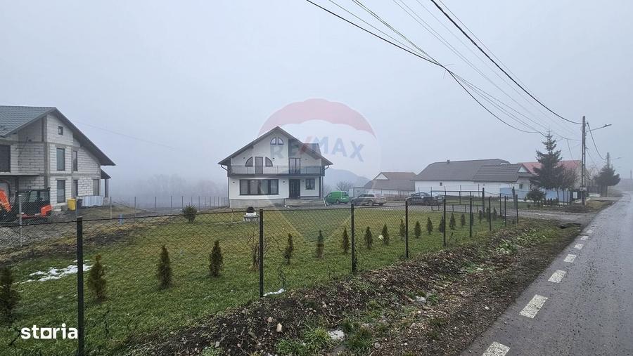 Casă cu 4 camere în Moara