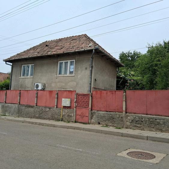 Casă cu 5 camere cu Teren 1375 Mp în Central