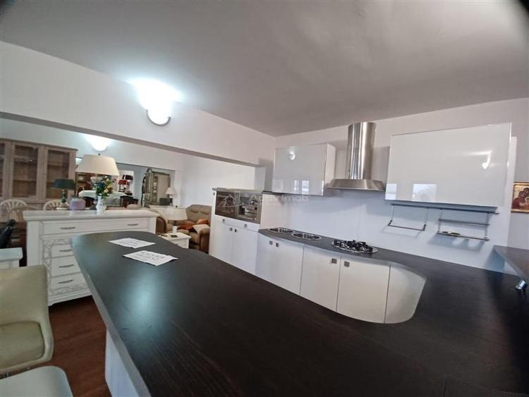 Spațiu comercial, de 1,140 mp, în Central