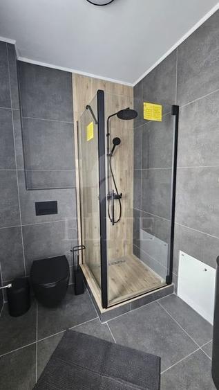 Apartament cu 3 camere semidecomandat, mobilat în Iris