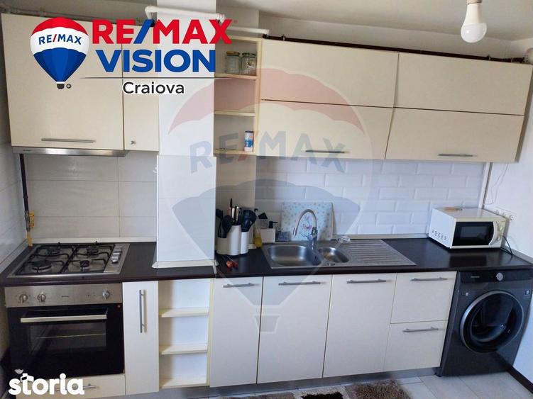 Apartament cu 3 camere decomandat, mobilat în Craiovița Nouă