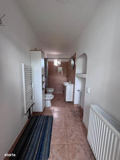 Casă cu 3 camere decomandat în Central