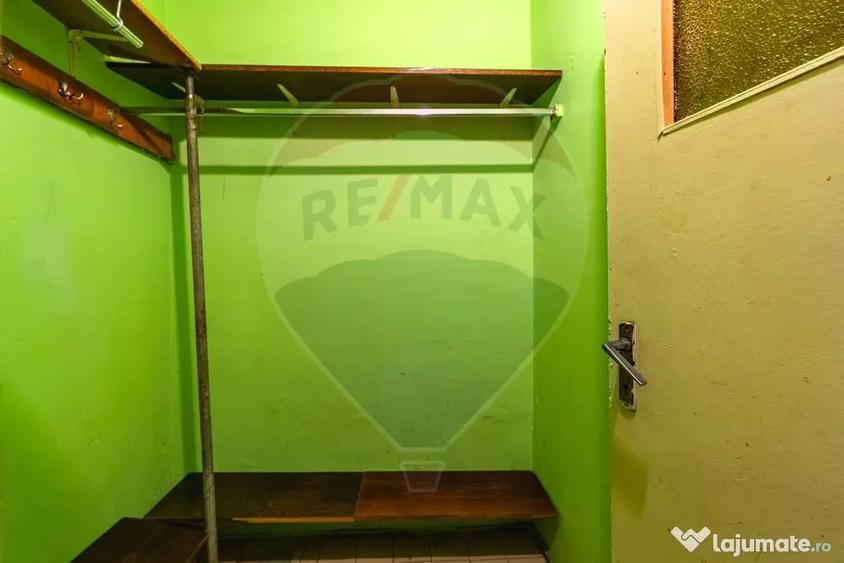 Apartament cu 3 camere decomandat în Tractorul