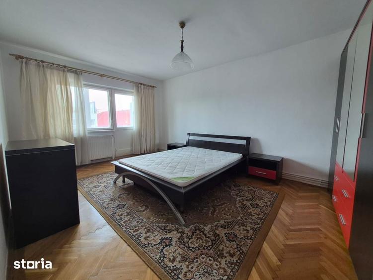 Apartament cu 3 camere în Tractorul