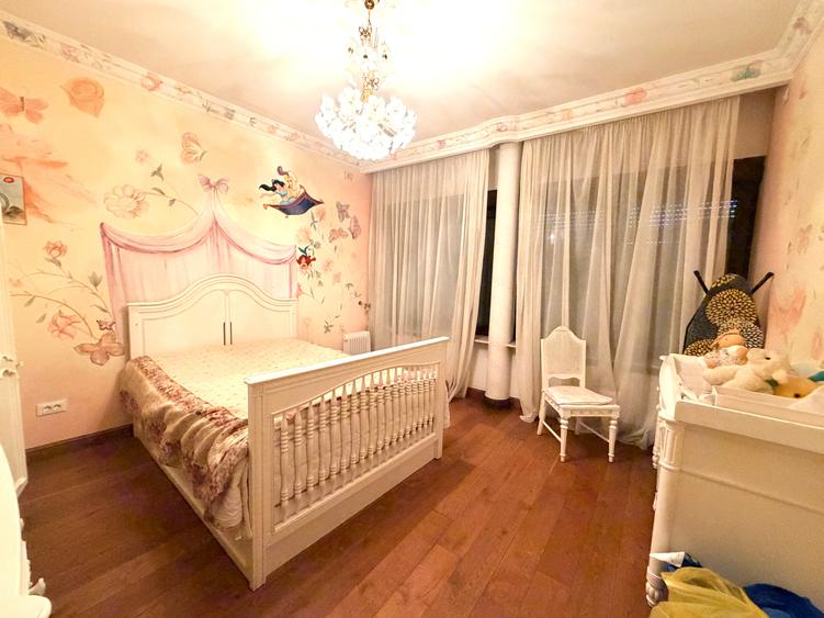 Apartament cu 3 camere decomandat în Primăverii