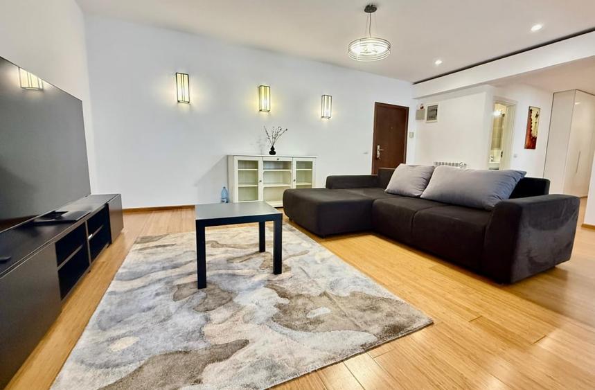 Apartament cu 4 camere decomandat, mobilat în Pipera