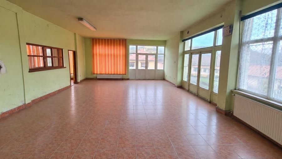 Spațiu comercial, de 239 mp, în Soroștin