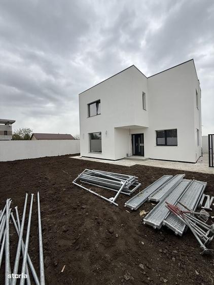 Casă cu 4 camere în Costi