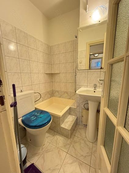 Apartament cu 3 camere decomandat în Girocului