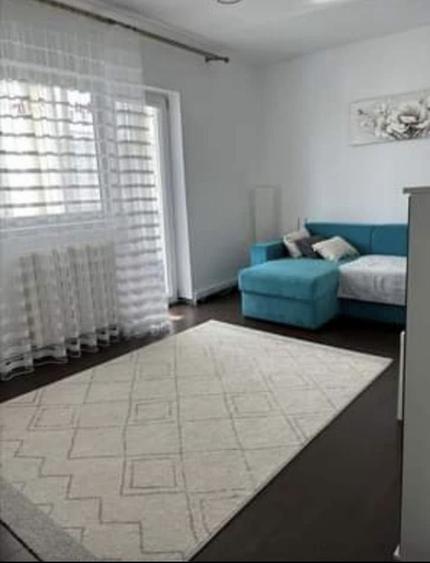 Apartament cu 3 camere decomandat în Exterior Vest