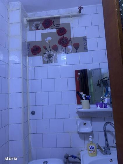 Apartament cu 3 camere decomandat în Calea București