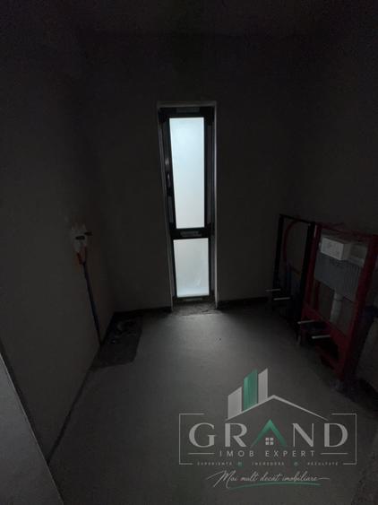 Apartament cu 4 camere semidecomandat în Andrei Mureșanu
