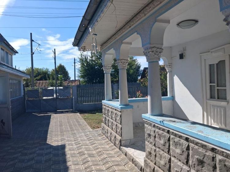 Casă cu 4 camere în Piscu